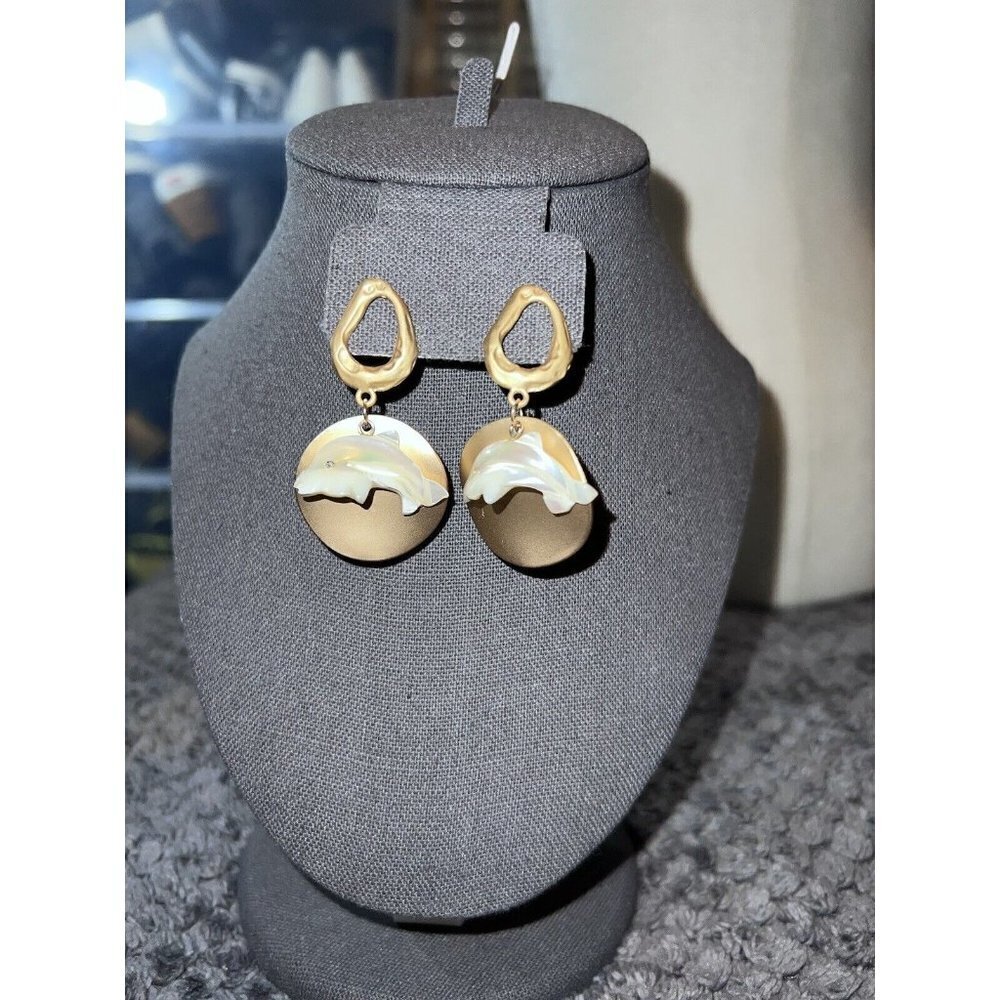 Gold Hammered Disc Dangle with Dolphin Seashell Carved Charm Earrings
